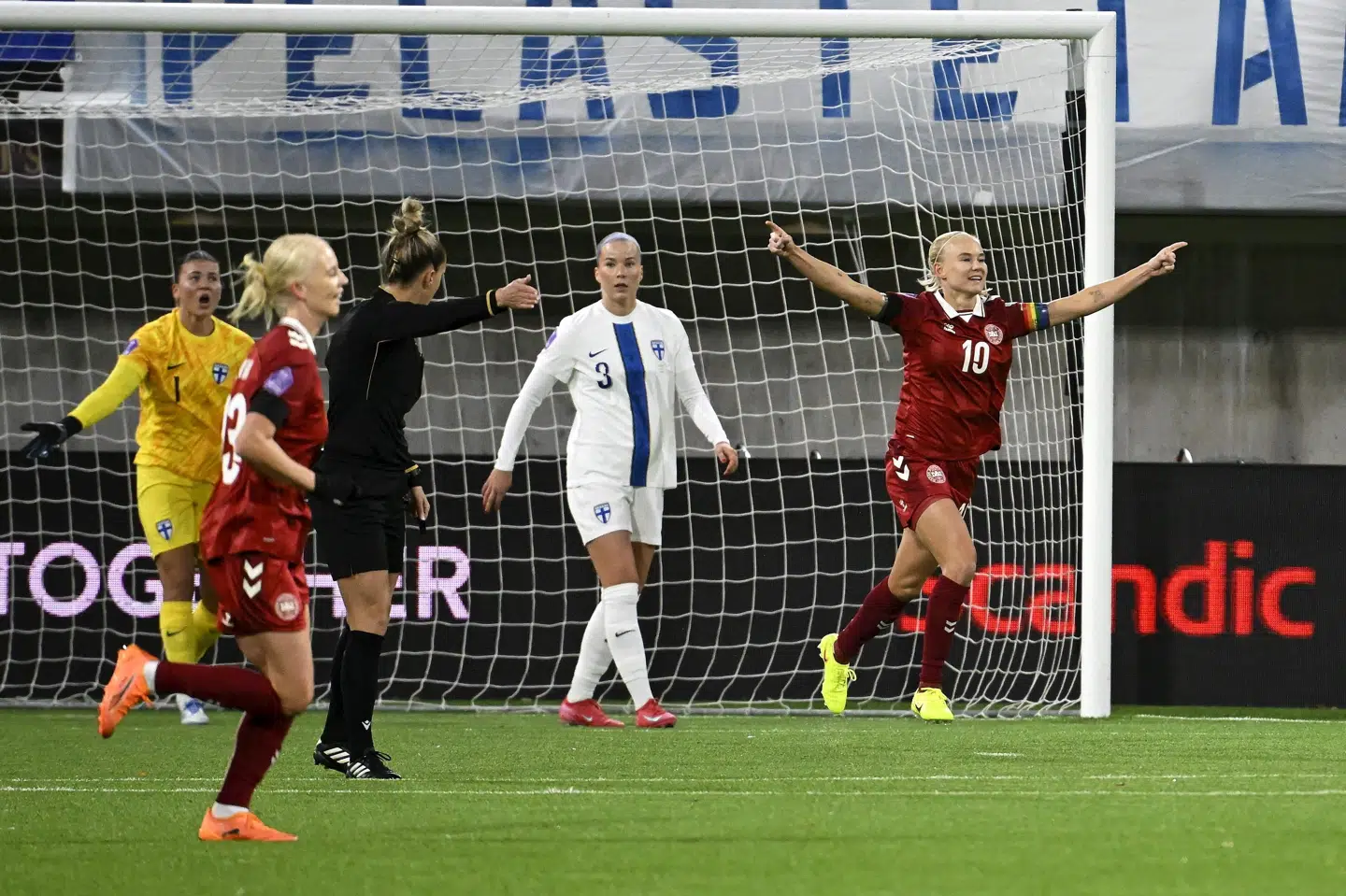 Pernille Harder strålede i den flotte danske triumf i Finland.