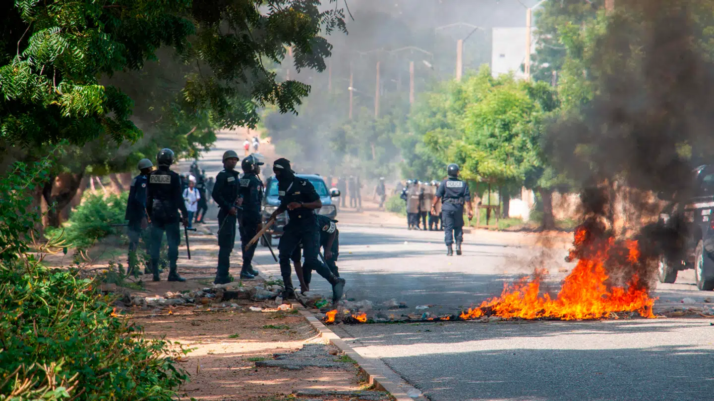 Der har i forvejen været optøjer i forbindelse med det forsinkede valgresultat.