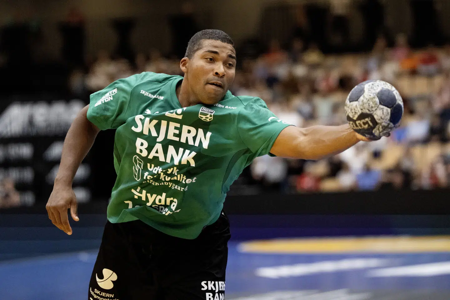 Mads Mensah og resten af Skjern-holdet var nødt til at hive et flot comeback frem for at få point i Mors-Thy. (Arkivfoto).