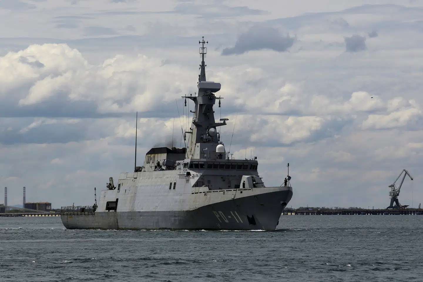 På billedet ses et skib fra den venezuelanske flåde ved en caribisk kyst fredag. Spændingerne i regionen er taget til, efter at USA har skruet op for sin militære tilstedeværelse.