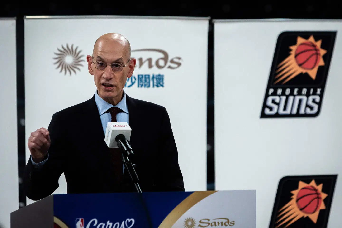 NBA-kommissær Adam Silver undskylder over for fans, efter at tre NBA-profiler er blevet anholdt for ulovlig gambling. (Arkivfoto).