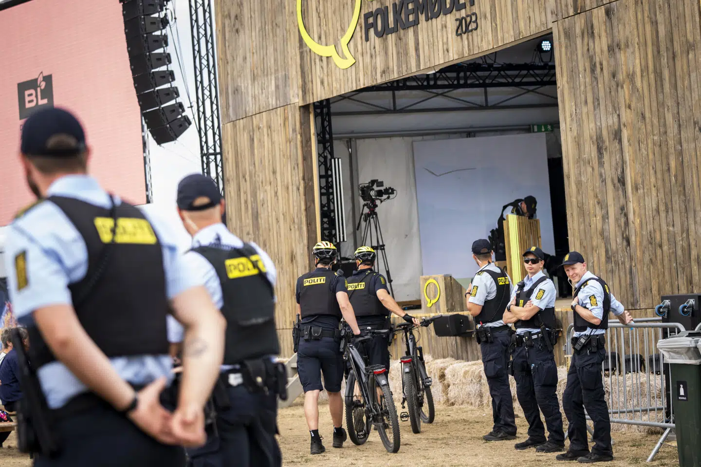 Ifølge TV 2 Bornholm er det almindeligt, at politiet tilkalder ekstra kolleger udefra om sommeren, men ikke om vinteren. Om sommeren er Bornholms Politi til stede, når der er folkemøde i Allinge. (Arkivfoto).