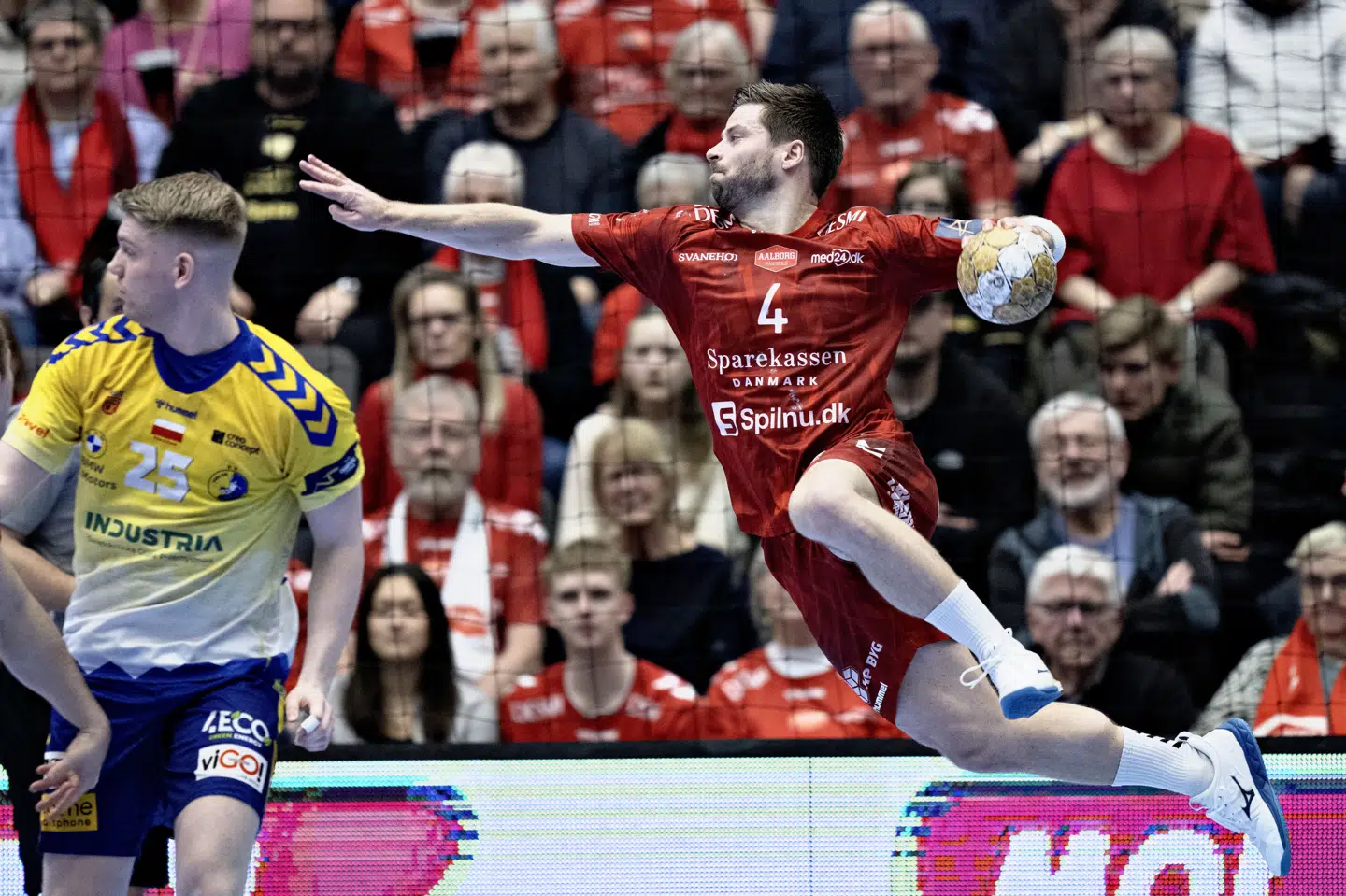 Patrick Wiesmach står noteret for 260 kampe og 839 mål for Aalborg, men må vente i op til ni måneder på sin næste optræden. (Arkivfoto).