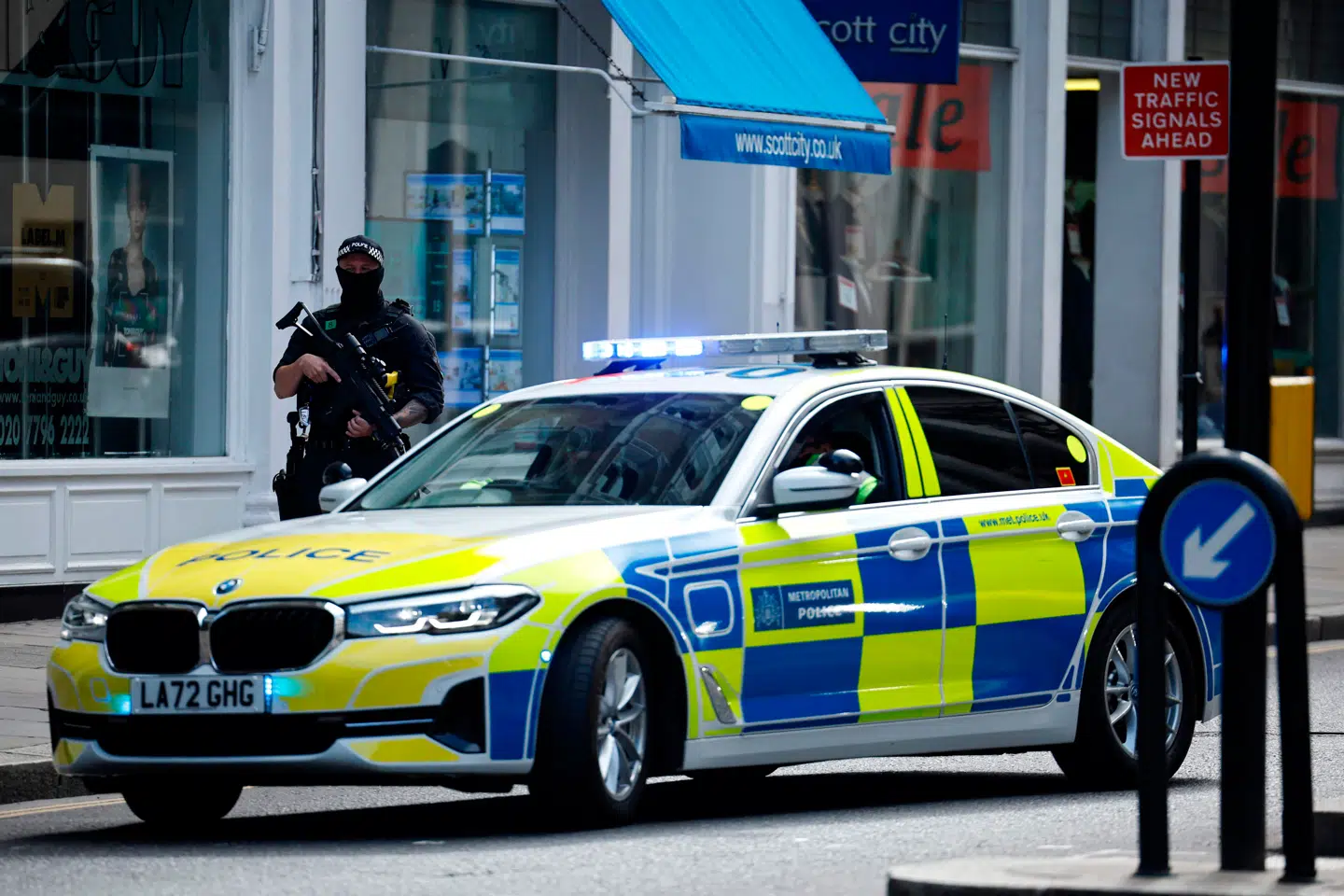 Ifølge britisk politi ramte brandattentatet blandt andet et lager, der blev brugt af en virksomhed, som sendte satellitudstyr til Ukraine.
