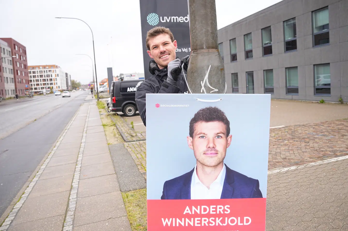 Borgmester i Aarhus, Anders Winnerskjold, fra Socialdemokratiet sætter valgplakater op i Aarhus, lørdag den 25. oktober 2025. Tirsdag den 18. november 2025 er der kommunal- og regionsvalg i hele Danmark