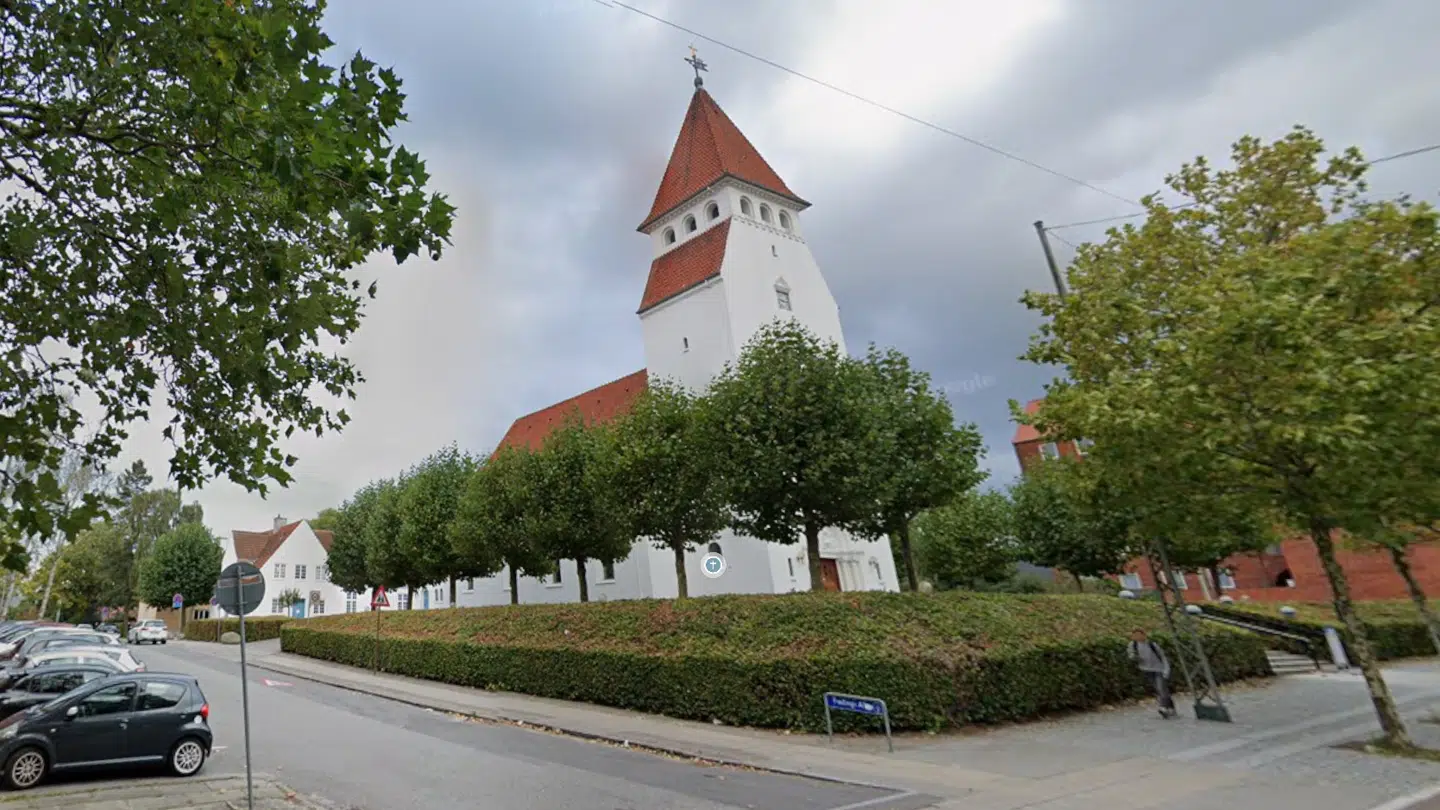 Det var her i nærheden af Søborg Kirke i Gladsaxe, at det natlige overfald på den 21-årige kvinde fandt sted natten til søndag.