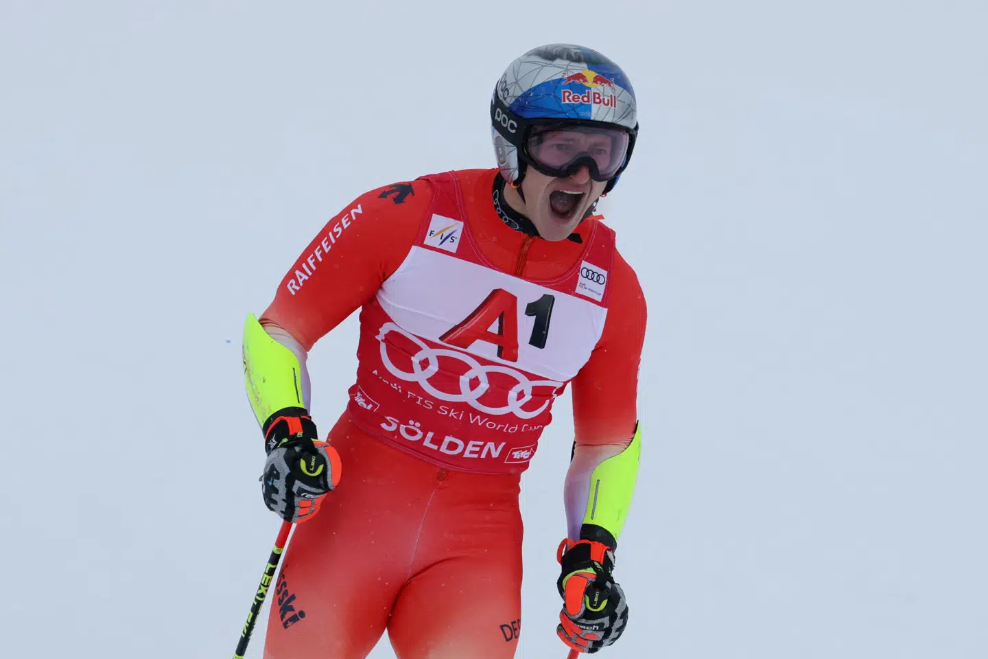 Marco Odermatt er favorit til at genvinde World Cuppen, og schweizeren lagde optimalt fra land ved søndagens storslalom.