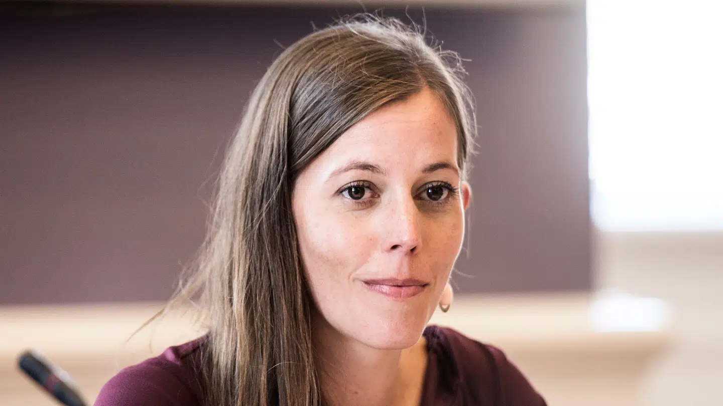 Kemokuren tager kræfterne, men ikke kampgejsten. Mai Mercado nægter at give slip på lyset – selv på de mørke dage.