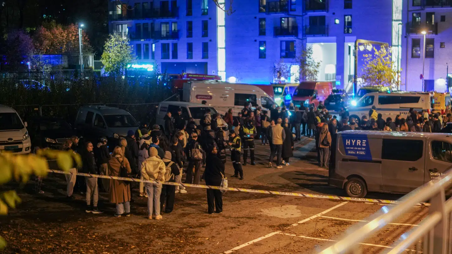 Flere hundrede personer er blevet evakueret fra deres hjem i Oslo efter et jordskred.