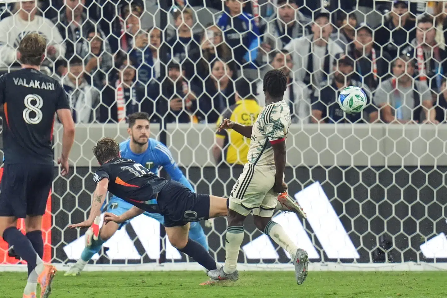 Anders Dreyer åbnede sin målkonto i slutspillet med en hovedstødsscoring.