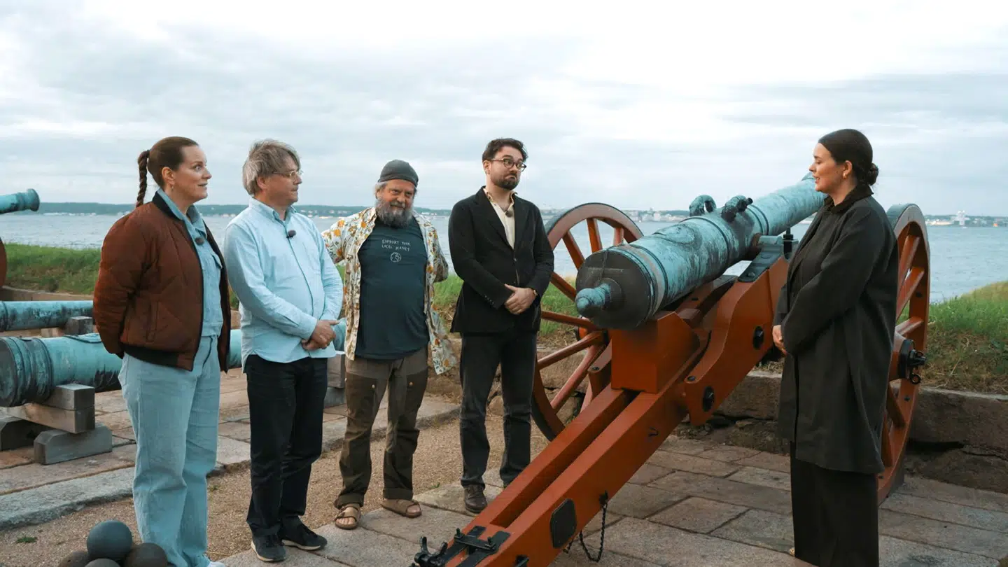 Peter Lund Madsen dystede mod sin bror Anders Lund Madsen i DR-programmet 'Jagten på danmarkshistorien', hvor de fik hjælp af henholdsvis Philip Faber og Lise Baastrup. Foto: Heartland TV