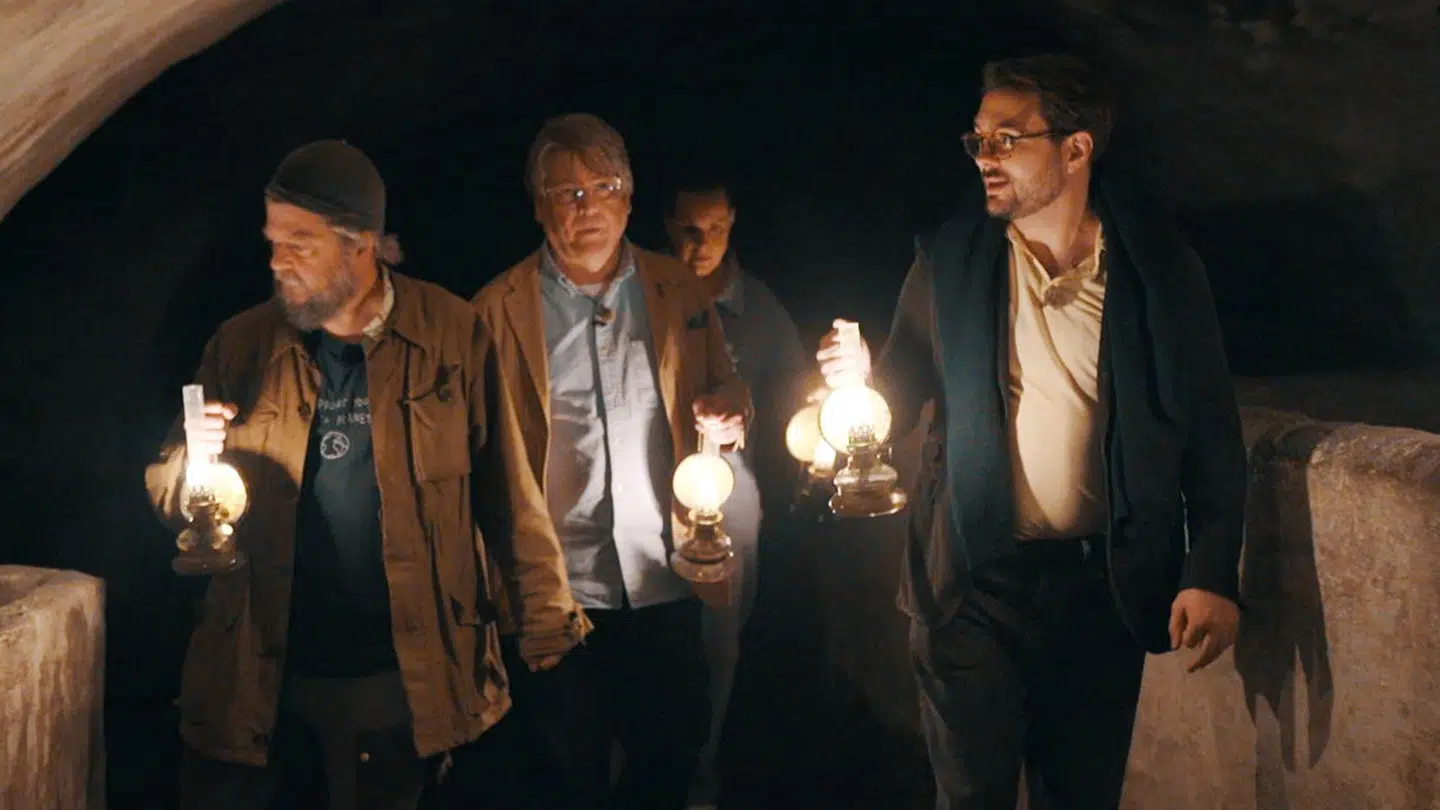 Anders Lund Madsen dystede mod sin nu afdøde bror Peter Lund Madsen i DR-programmet 'Jagten på danmarkshistorien', hvor de fik hjælp af henholdsvis Philip Faber og Lise Baastrup. Foto: Heartland tv.