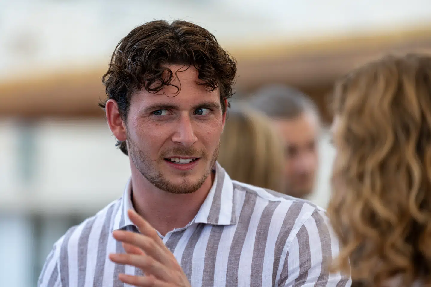 Niklas Mikaelsen har undret sig over, at TV 2 ikke vil ud med, hvorfor hans proces skulle være så forhastet.