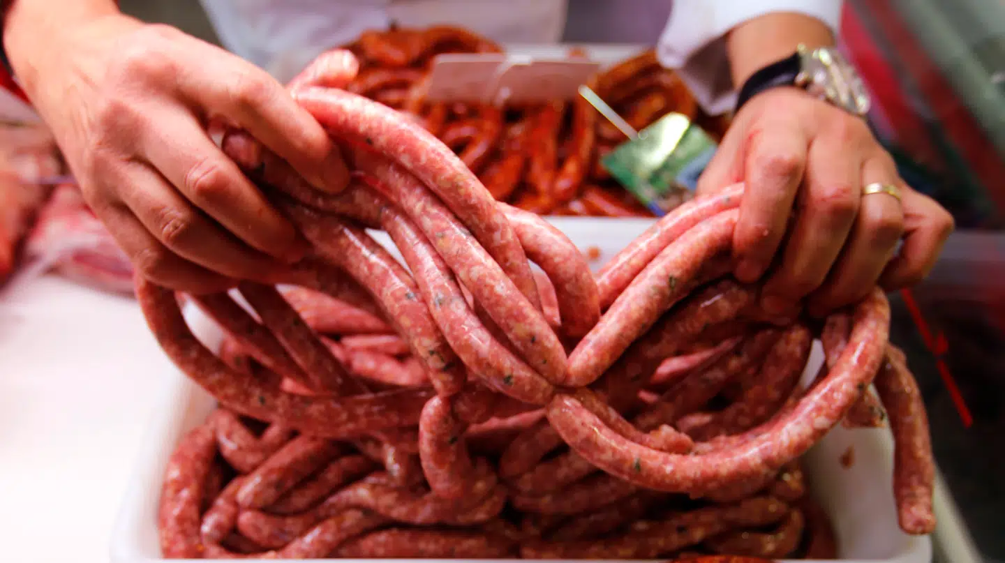 Der er blandt andet fundet gris i okspølser, oplyses det.