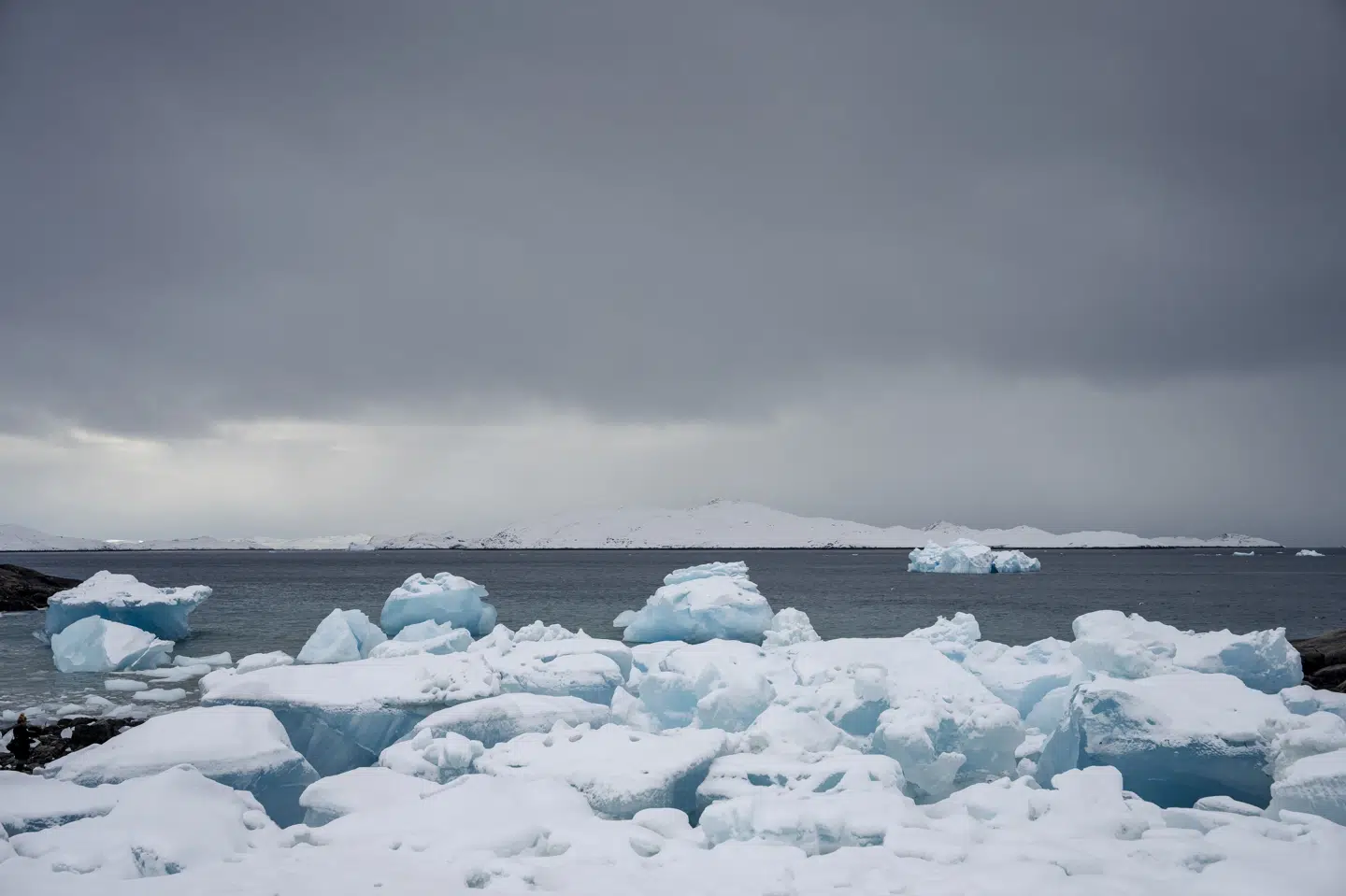 Politiet oplyser, at et forulykket fly er fundet på Sermitsiaq-fjeldet. Men det er endnu ikke lykkedes at komme tæt på ulykkesstedet, som er svært tilgængeligt. (Arkivfoto).