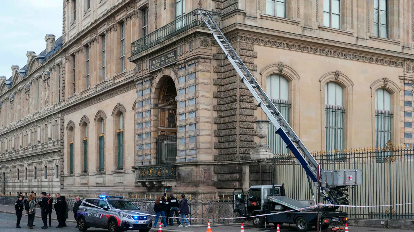 Det var ved hjælp af denne liftvogn, at tyvene kom op til førstesalen og Gallerie d'Apollon.