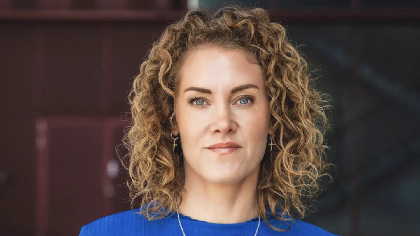 Christina Sander arbejder til dagligt som selvstændig, hvor hun blandt andet arbejder som influencer på sin Instagram, som har en følgerskare på over 145.000 følgere.