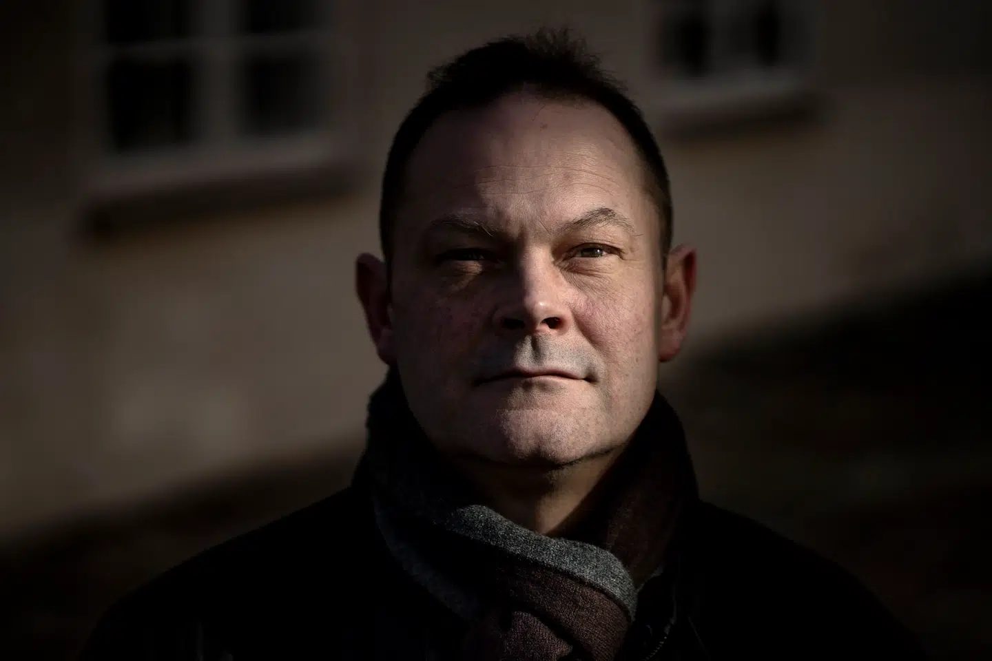 Borgerjournalist Jesper Larsen har hevet DR i retten og kræver 200.000 kroner i godtgørelse, og at en række påstande om ham dementeres. DR holder fast og tager sagen helt roligt.