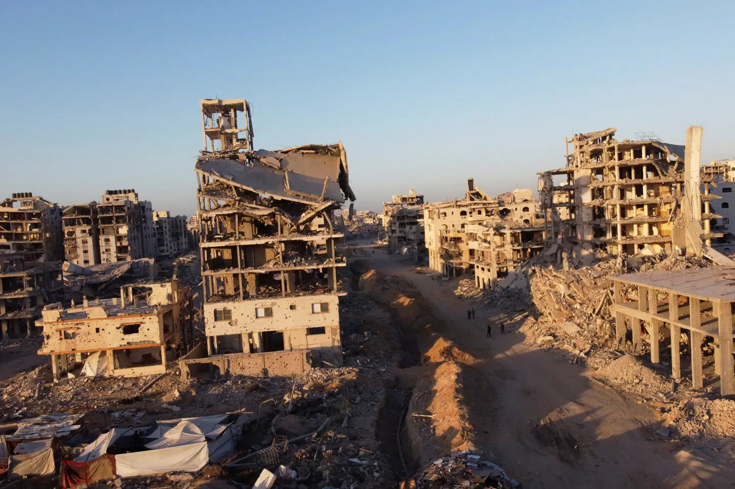 Ødelæggelser i et område i Gaza by efter israelske soldater har trukket sig fra området.