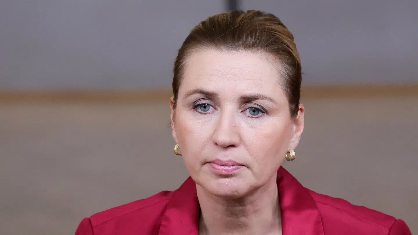 Det giver ikke meget mening at fjerne afgifter på fødevarer, hvis man samtidig indfører andre afgifter, der presser priserne op, lyder det fra B.T.s debatredaktør, Joachim B. Olsen, der mandag konfronterede Socialdemokratiet.