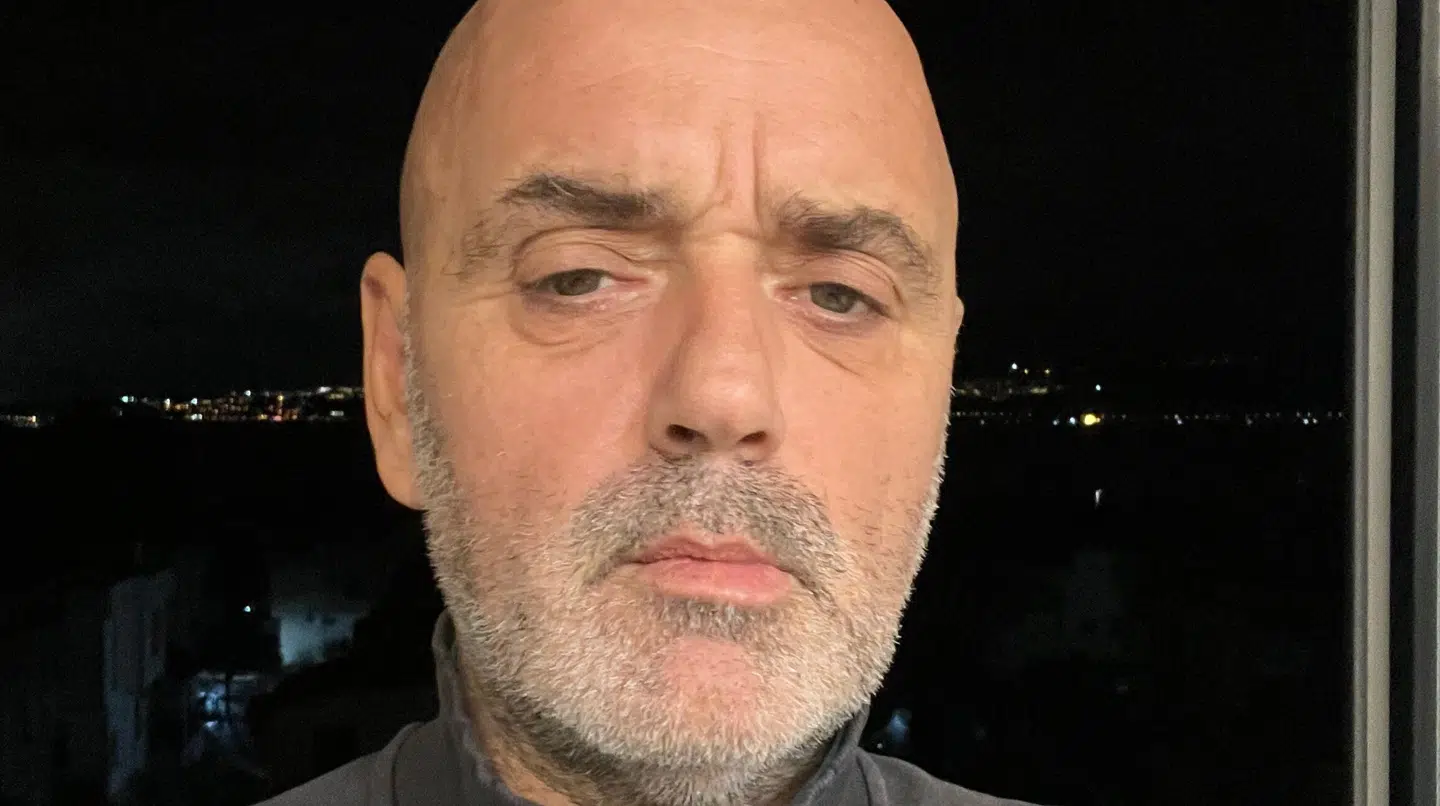 Selvom han befinder sig 200 kilometer fra, hvor jordskælvet i Tyrkiet var værst, kunne Kim Öksüz mærke jorden ryste under ham, da det ramte.