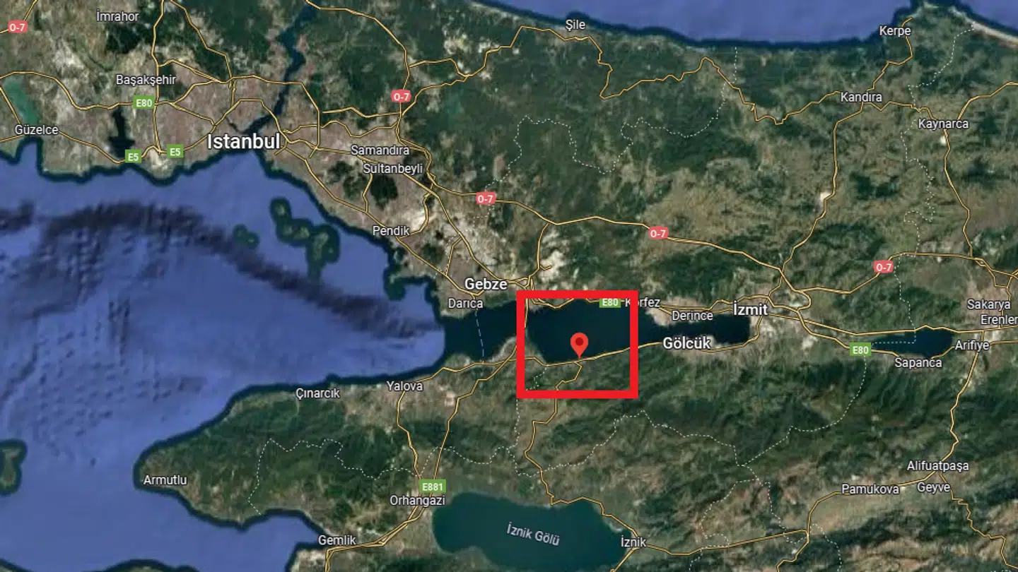 Kim Öksüz bor i Karamürsel ved den røde firkant. Cirka 100 kilometer sydøst for Istanbul.