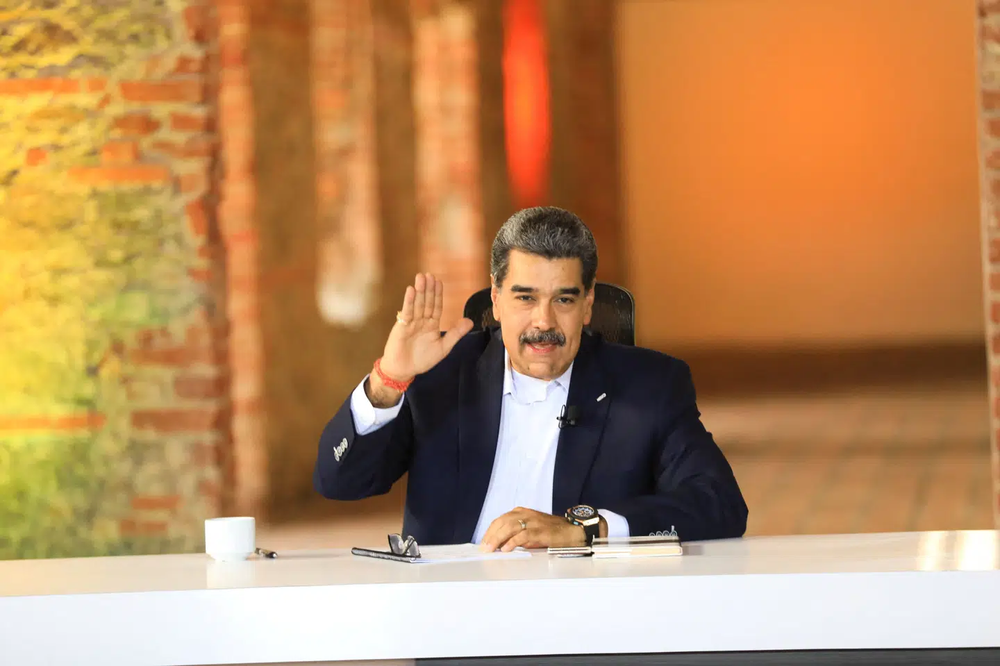 Venezuelas præsident har godkendt suspenderingen af energiaftaler med østaten Trinidad og Tobago.