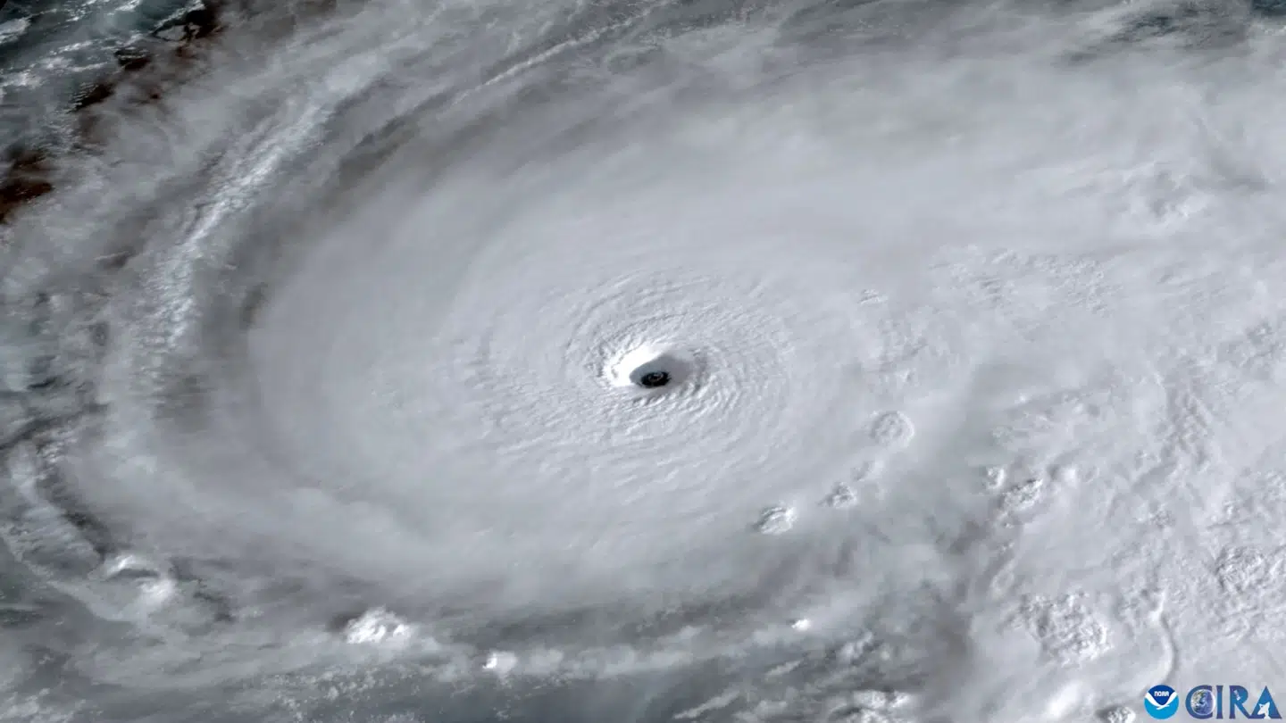 Her ses et satellitbillede af orkanen Melissas såkaldte 'øje' den 27. oktober.