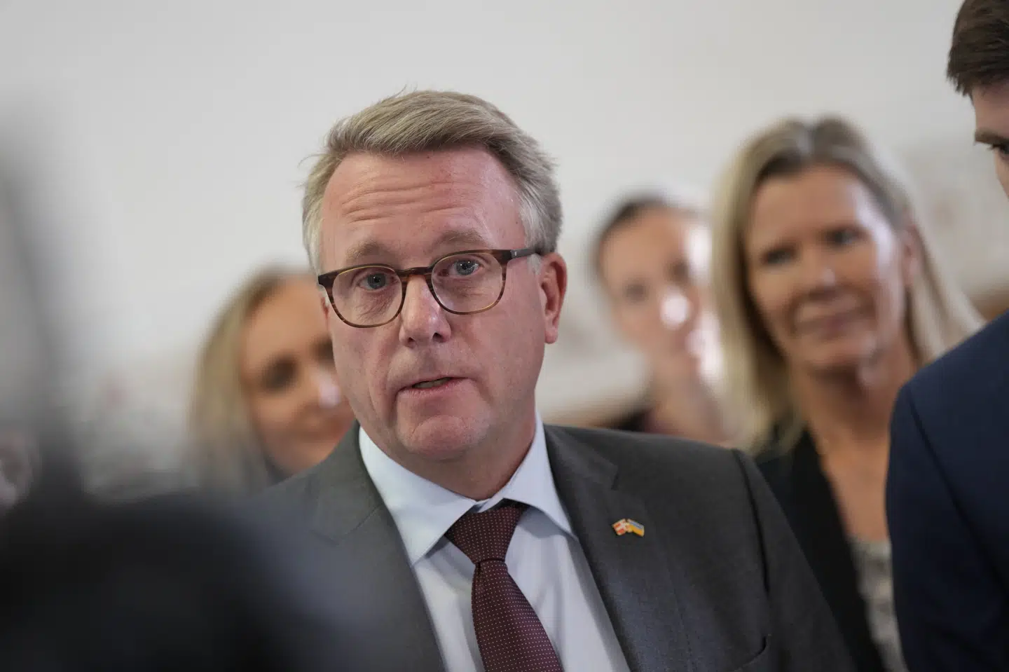Den nye politiske aftale om 11 statsligt udpegede industriparker præsenteres tirsdag morgen af erhvervsminister Morten Bødskov (S) i vandrehallen på Christiansborg.