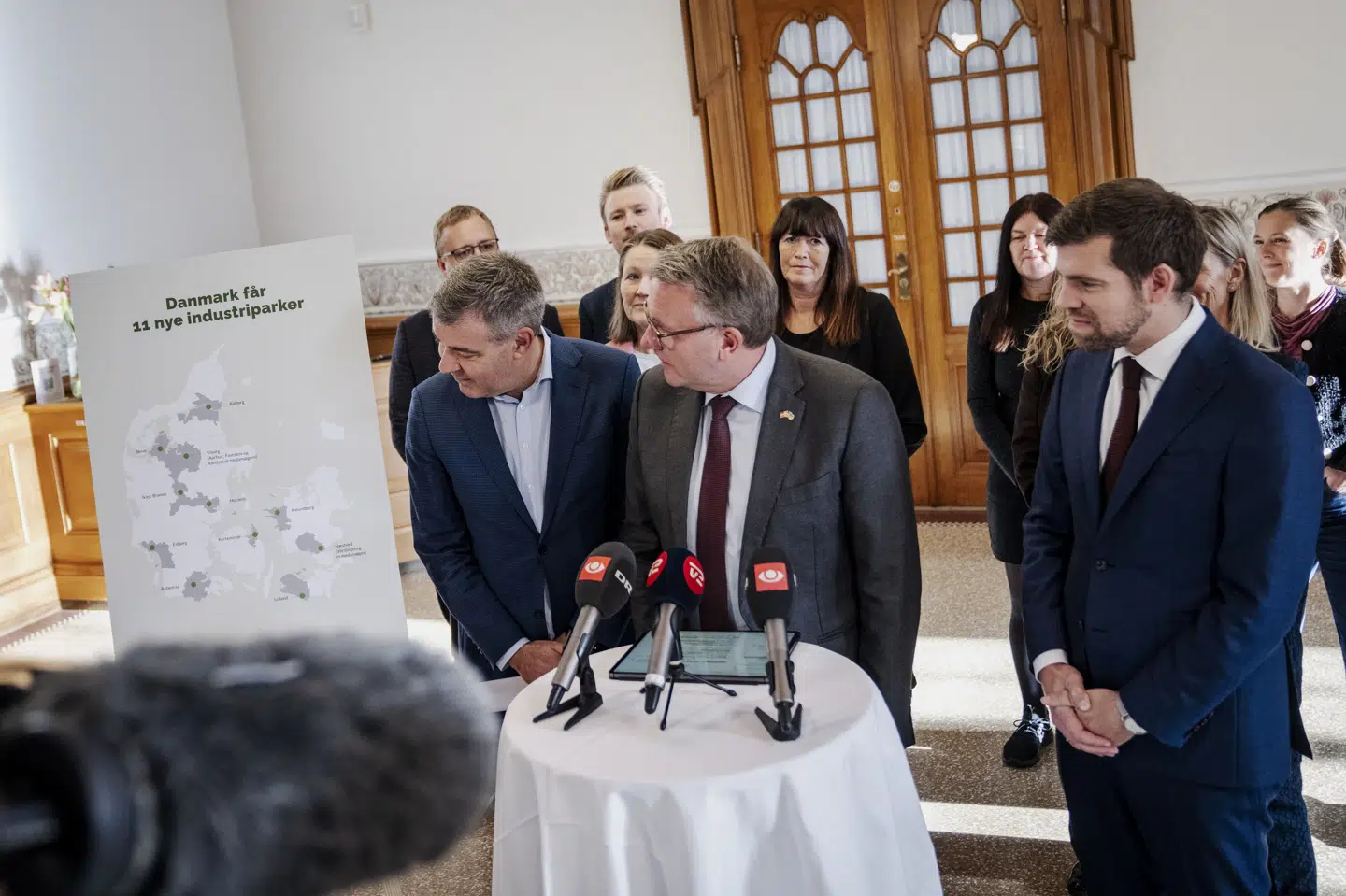 Klima-, energi- og forsyningsminister Lars Aagaard (M), erhvervsminister Morten Bødskov (S) og by-, land- og kirkeminister Morten Dahlin (V) holder pressemøde om ny politisk aftale om nye industriparker i Danmark tirsdag 28. oktober. Der udpeges 11 nye industriparker fordelt over hele landet.