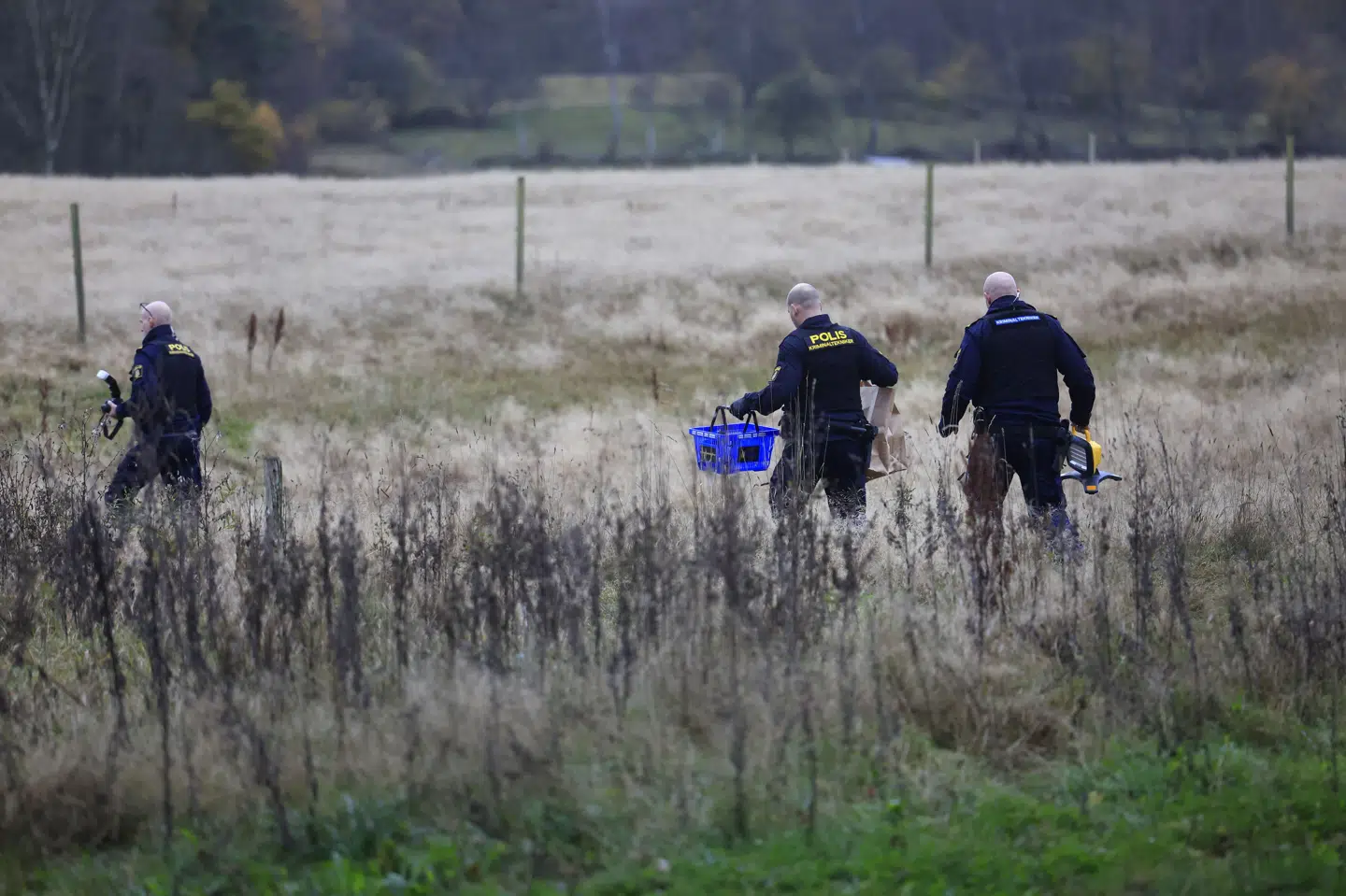 Politiet var søndag til stede i et skovområde i svenske Klippan, efter at en mand var fundet død af skud. Tirsdag oplyser svensk politi, at der er tale om en 55-årig dansk mand.