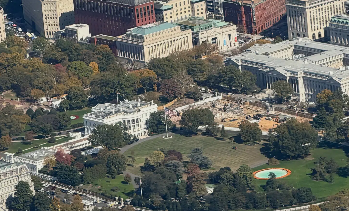 Det Hvide Hus med den nedrevne østfløj. Foto: Katie Harbath, Scanpix