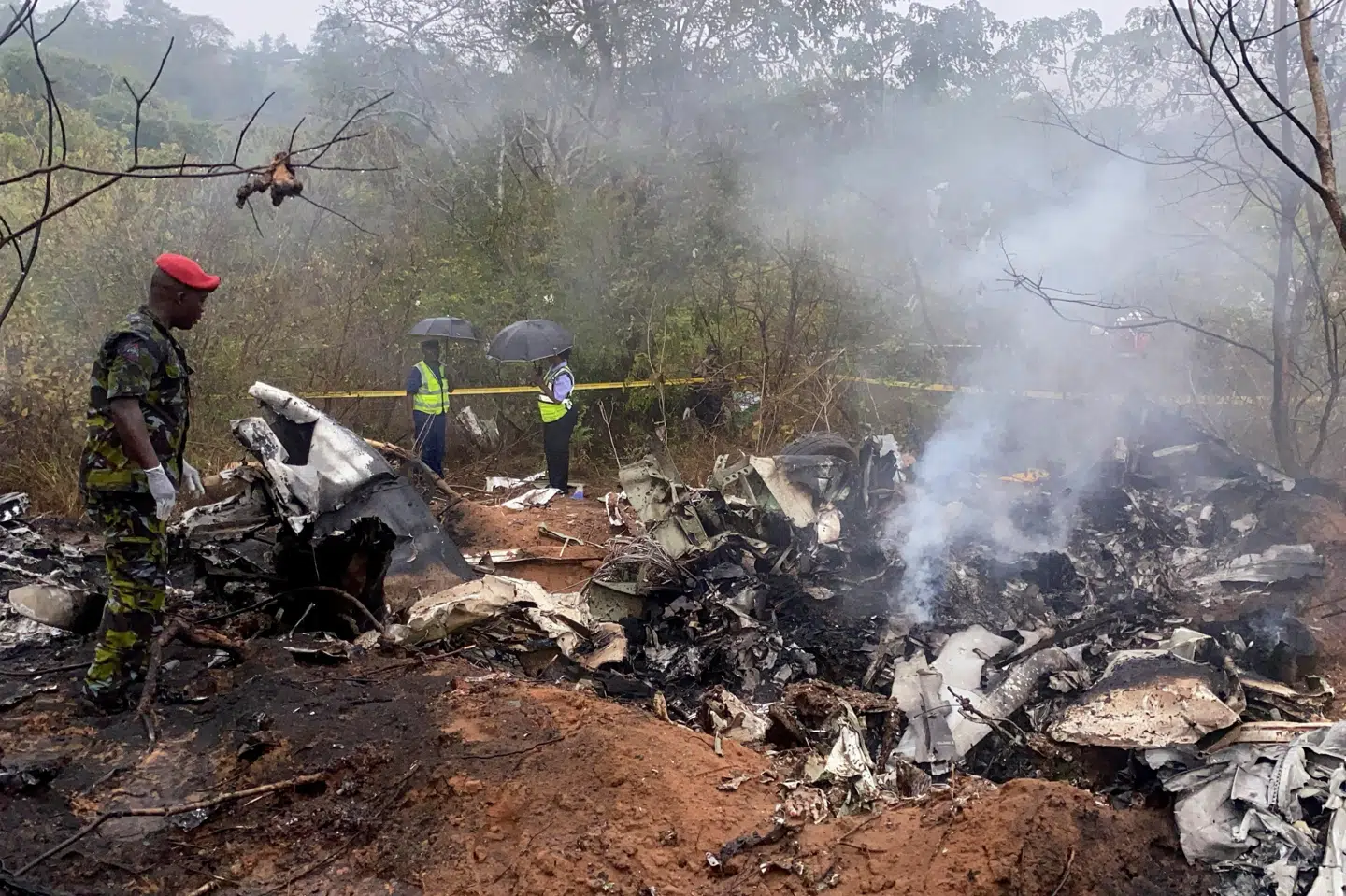 Et fly med ti turister om bord er styrtet ned i Kenya. Alle om bord på flyet er døde.