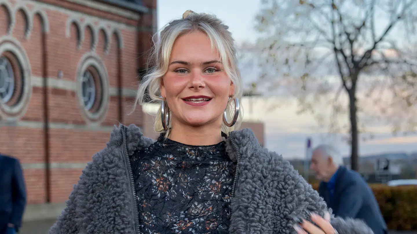 Annika på den røde løber forud for Kongeparrets priser mandag.