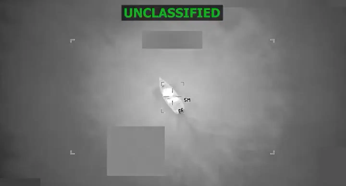 Et billede af en af de både, som den amerikanske flåde har ramt de seneste måneder.