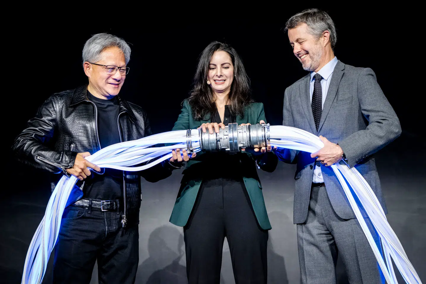 Novo Holdings og Eksport- og Investeringsfonden (EIFO) står bag flere samarbejder om finansiering af ny teknologi herhjemme – blandt andet supercomputeren Gefion, som kong Frederik og Nvidias administrerende direktør, Jensen Huang, her sætter i drift. Nu er der bud efter de to store pengetanke fra Europa-Kommissionen.