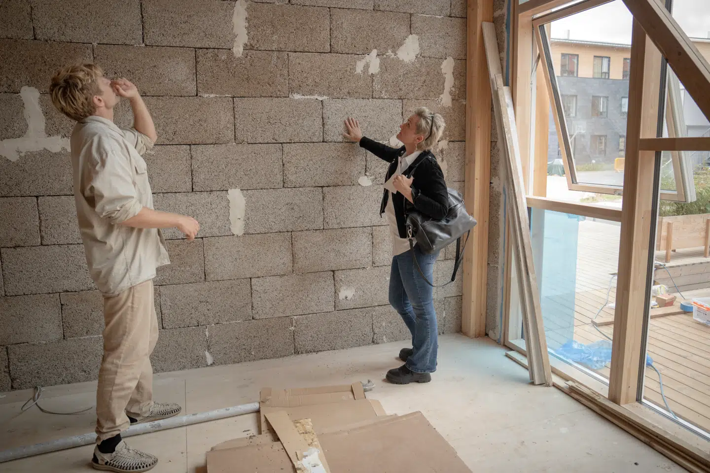 »Selv hvis der blev bygget flere ejerboliger, er det langt fra sikkert, at priserne ville falde betydeligt.« Overborgmesterkandidat Pernille Rosenkrantz-Theil (S) besøger en byggeplads.