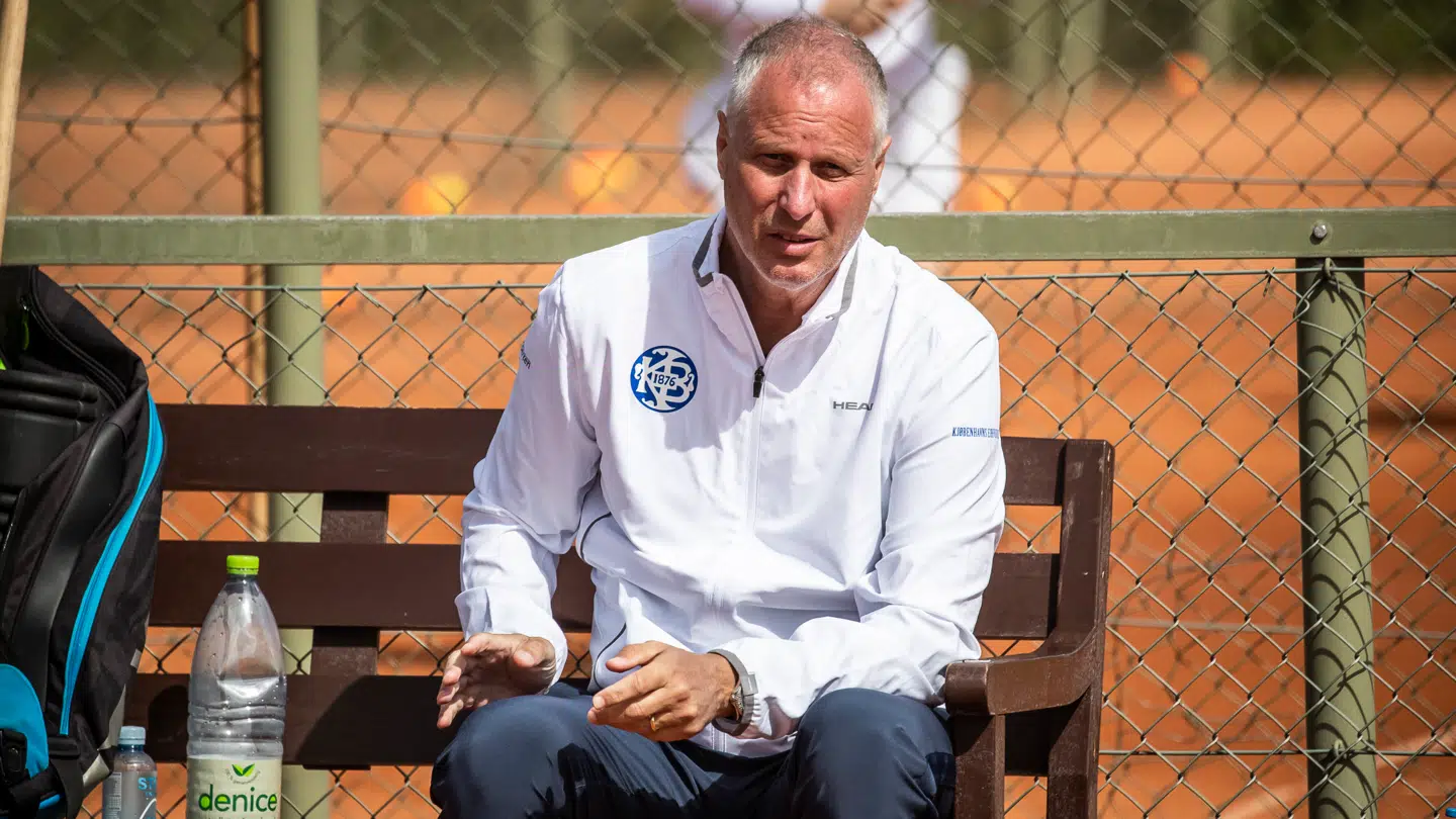 Peter Bastiansen er tenniskommentator på TV 2.