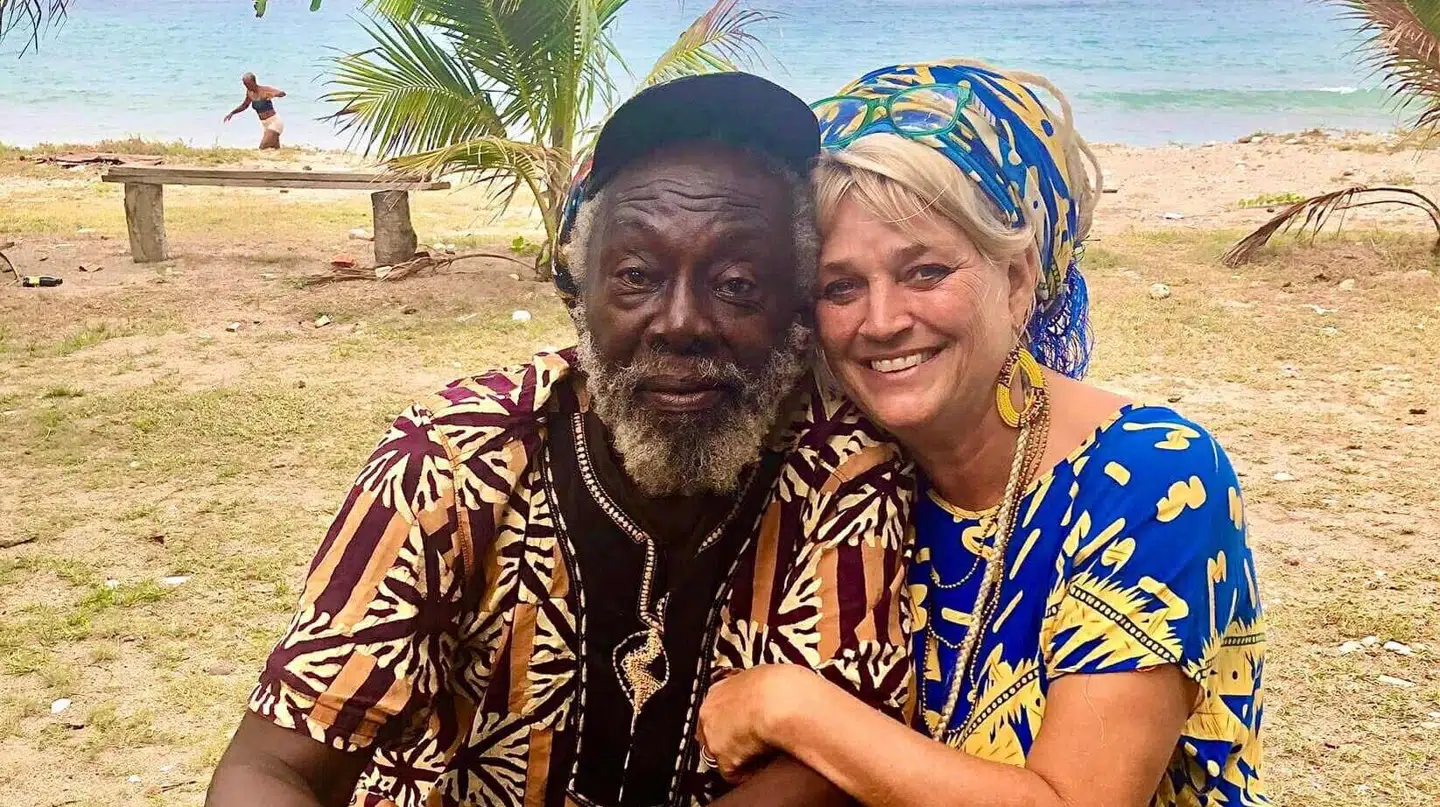 Joan Vedel med sin mand Jamaica Papa Curvin, som bor i Jamaica. Han er trommeslager og har tidligere været medlem af den ikoniske gruppe Boney M.