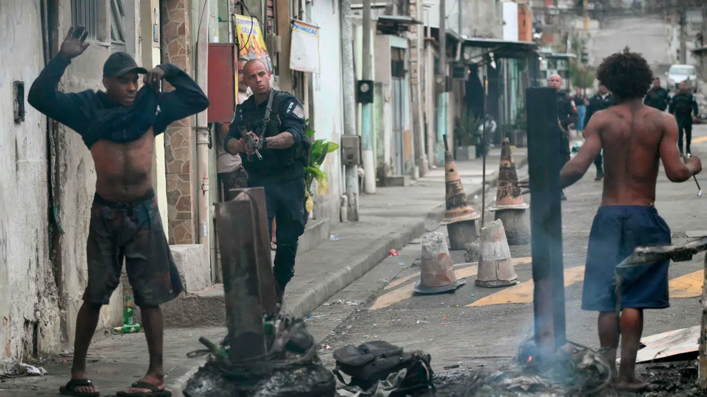 Her ses et billede fra 'Operaçao Contencao' ved Vila Cruzeiro-favelaen i Penha-komplekset i Rio de Janeiro den 28. oktober.