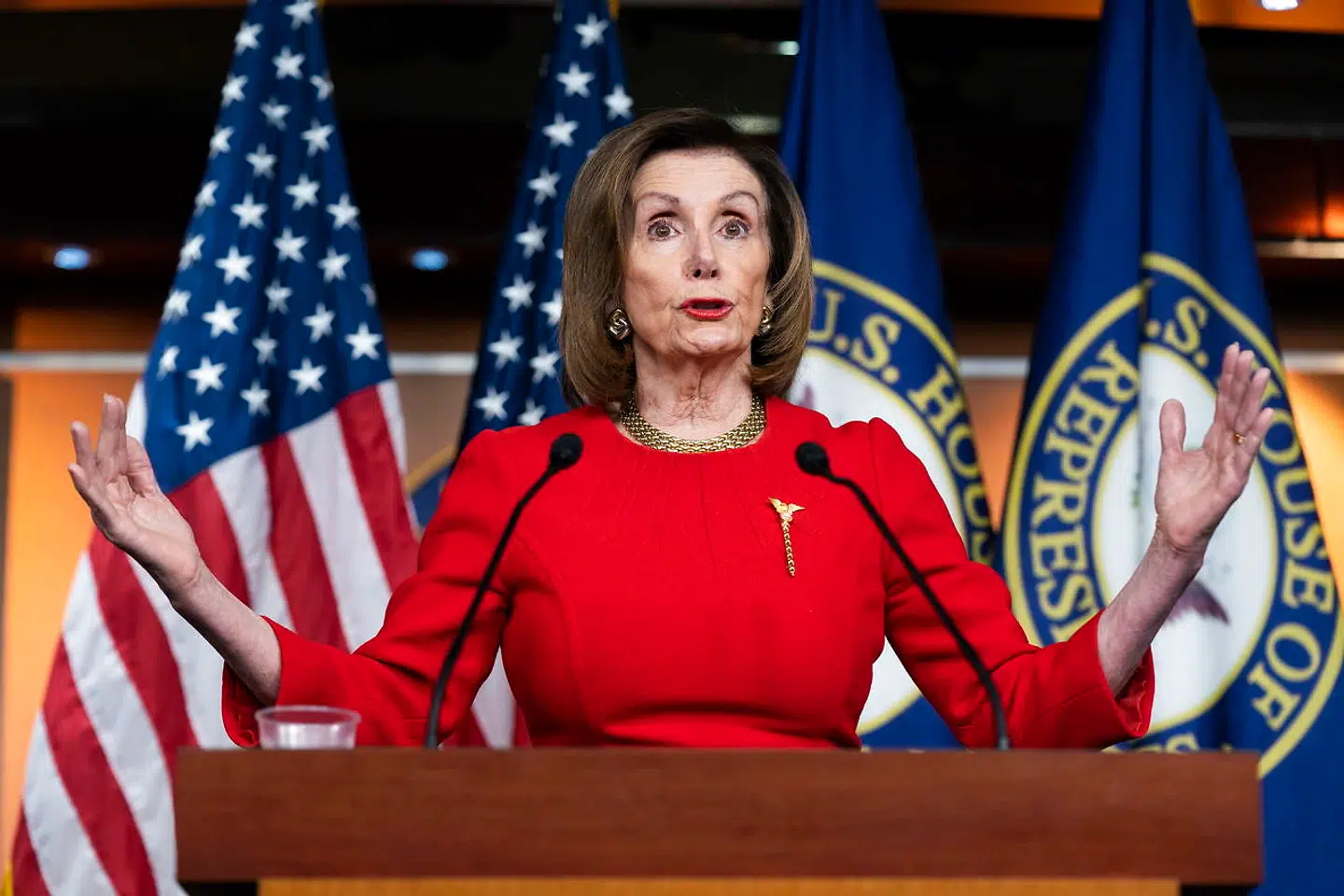 Nancy Pelosi truer med at trække sagen imod Trump i yderligere langdrag
