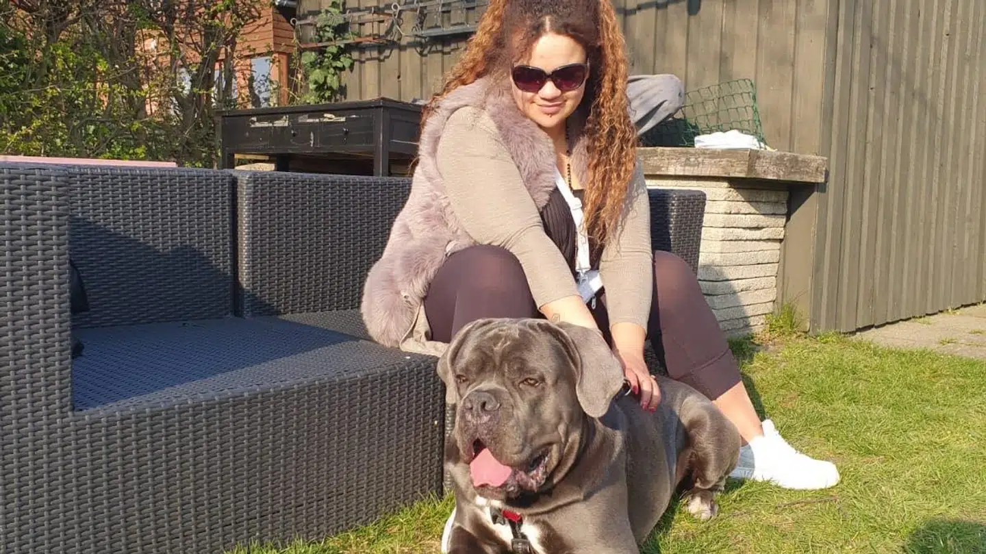 Hanne og hunden Ceasar.
