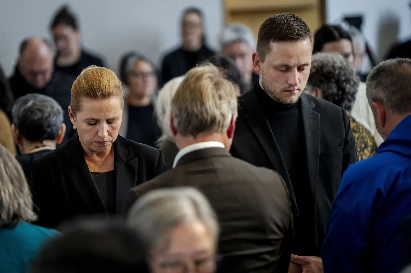 Grønland og Danmark gav i september officielt en undskyldning til de kvinder, der har fået opsat spiral uden samtykke. Her ses den grønlandske formand, Jens-Frederik Nielsen, og statsminister Mette Frederiksen (S) ved det officielle arrangement for undskyldning, der blev afholdt i Nuuk. (Arkivfoto).