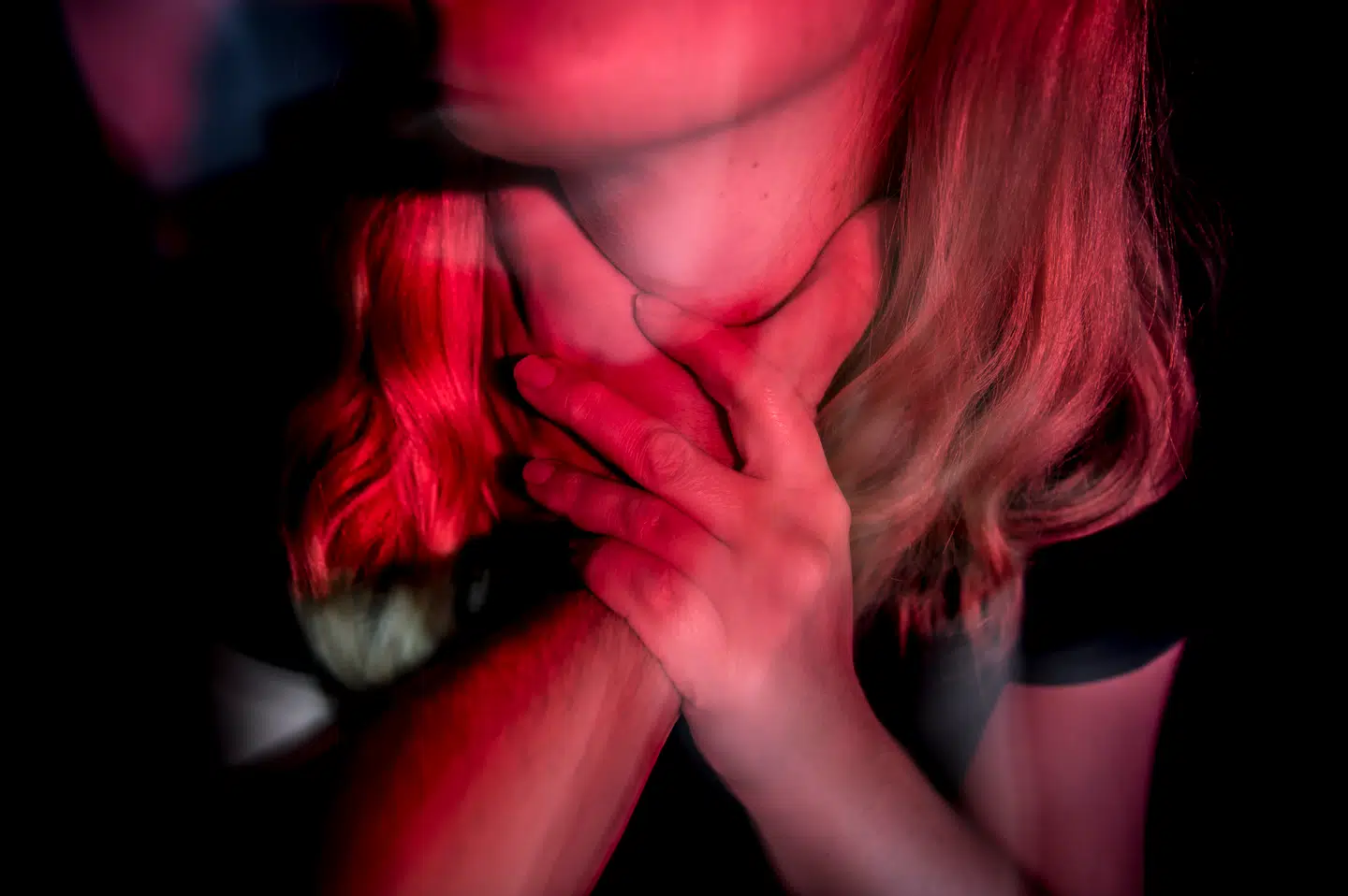 Modelfoto. 48 procent af seksuelt aktive unge danskere mellem 16 og 35 år har prøvet »at tage kvælertag« i forbindelse med sex, viser ny rapport. 19-årige Katrine er én af dem.