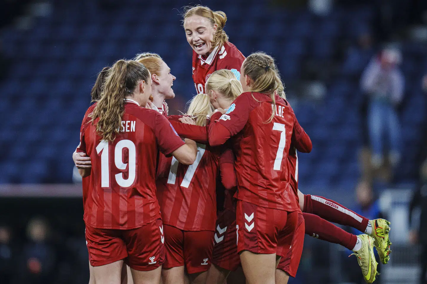 Det danske kvindelandshold i fodbold spillede tirsdag sin anden kamp nogensinde i Parken. For flere af dem var det en kæmpe oplevelse.