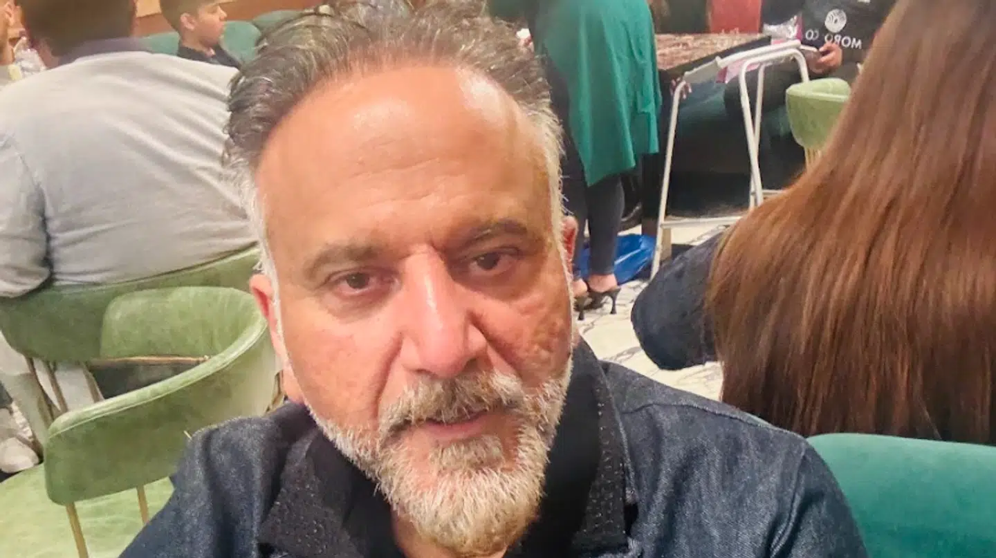 Malik Tahir sender hver søndag live til sine følgere, hvor han blandt andet oplyser om kandidater til det kommende kommunalvalg.