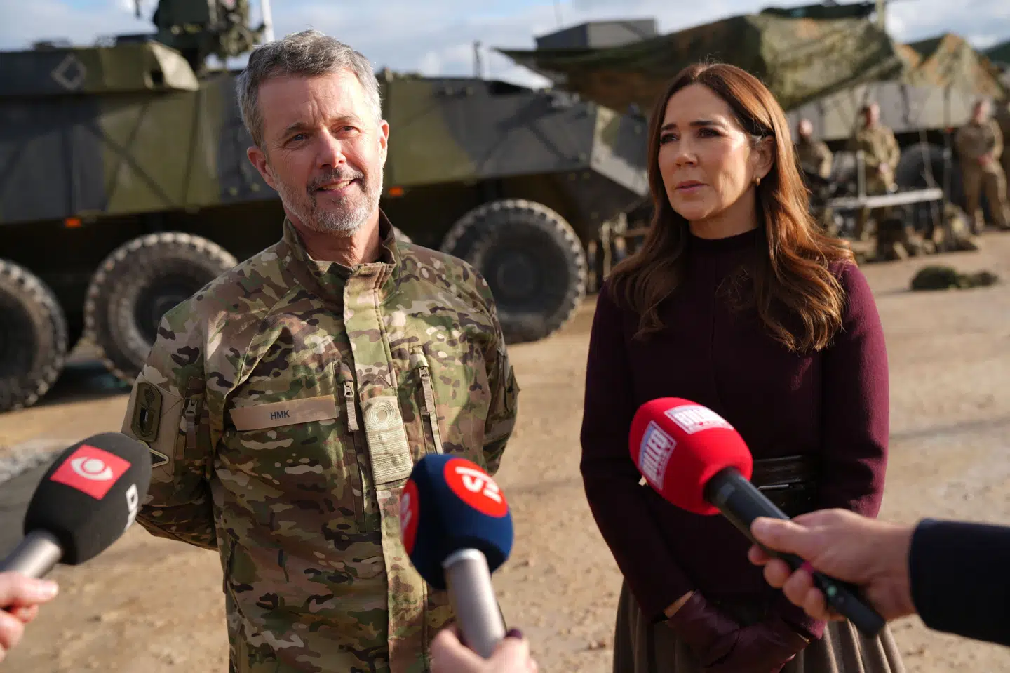 Kong Frederik og dronning Mary har onsdag besøgt den danske militærlejr Camp Valdemar i Adazi i Letland. Her mødte parret danske soldater, der er udstationeret.