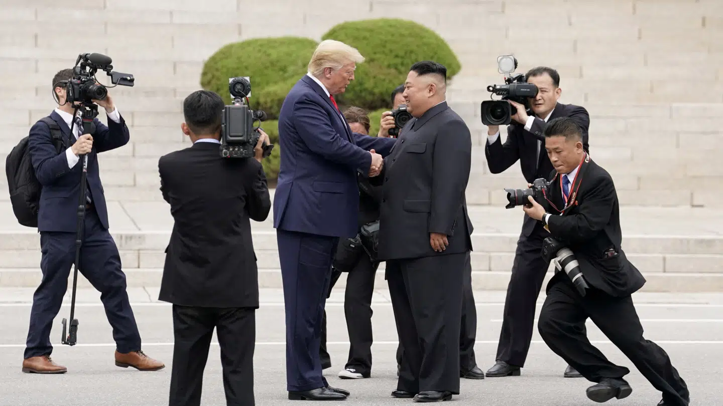 Her ses et billede fra mødet mellem den amerikanske præsident, Donald Trump, og den nordkoreanske leder, Kim Jong-un, i juni 2019.