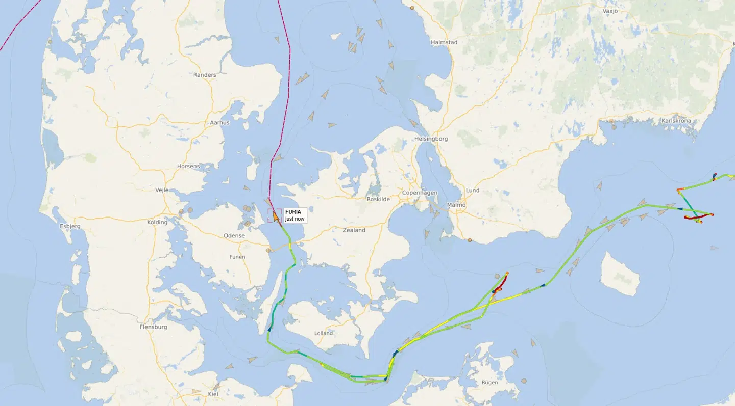 Efter flere mærkelige kursændringer de seneste dage er det sanktionered skyggeflådeskib Furia nu på vej op gennem Storebælt mod Kattegat.