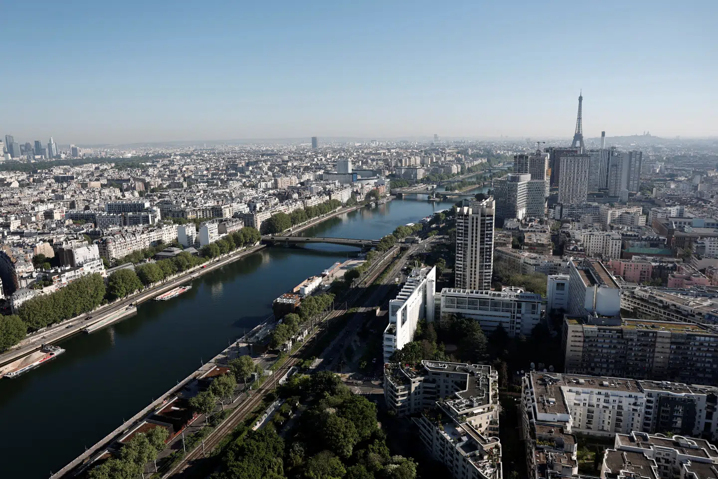 Større eksport og flere investeringer trak i juli-september Frankrigs økonomi mere op end ventet.